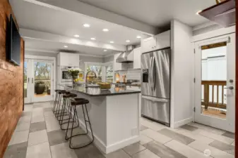 Oversized island, high end appliances, and double oven