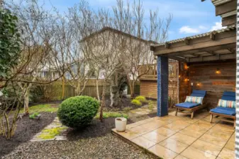 Extensive landscape design, feels like a private park