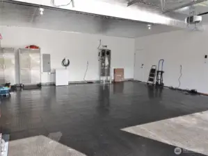Huge Garage.