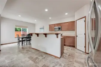 Kitchen with 2 eating areas, walk-in pantry, SS appliances