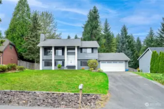 Big light-filled front and backyard.