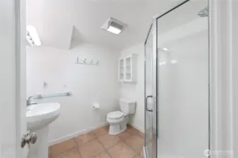 Lower level 3/4 bath!