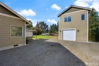 Showing the shop access in the backyard