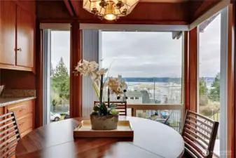 A dining room with a great view!