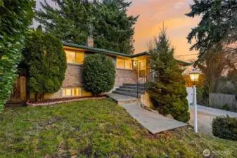 Welcoming front entry with clean landscaping at this Scenic Hill Kent property.