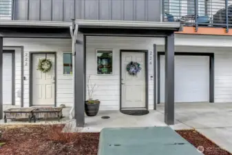 Covered front porch and Ring doorbell!