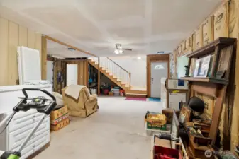 Garage/Shop Space with view to living space access