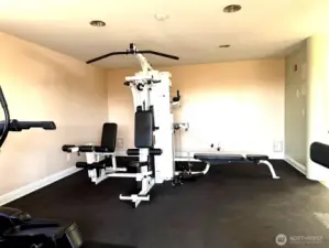 Common Complex exercise room.