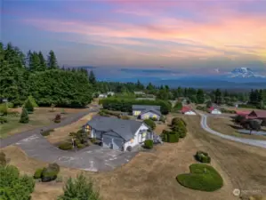 Breathtaking Mt. Rainier View HOME!