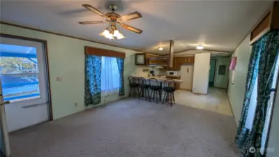 Great room w/ eat-in kitchen