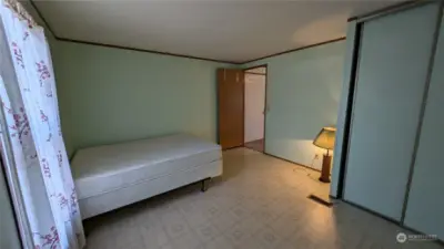 2nd bedroom