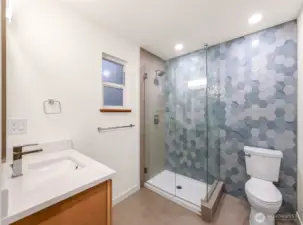 Spa-inspired bath with hex tile, floating