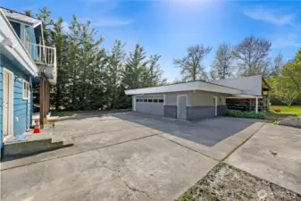 Virtually decluttered. Additional driveway and shop space for workshop, boat parking, or flexible use.