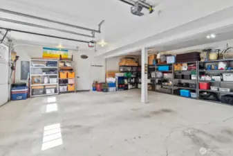 Oversized 28'x28' Garage