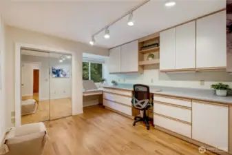 Additional lower level office or bedroom in your 98038 dream home.
