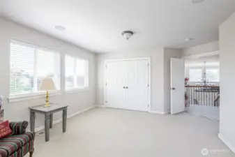 Bonus room or 4th bedroom