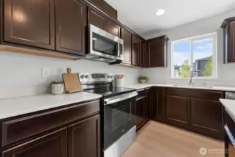 Photographs are for illustrative purposes only. Features, finishes, interior/exterior colors, landscaping and floorplan shown may vary from actual homes built.