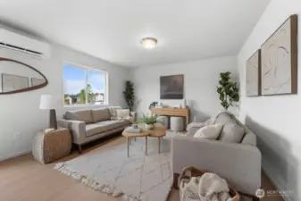 Photographs are for illustrative purposes only. Features, finishes, interior/exterior colors, landscaping and floorplan shown may vary from actual homes built.