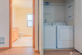 Washer/Dryer.