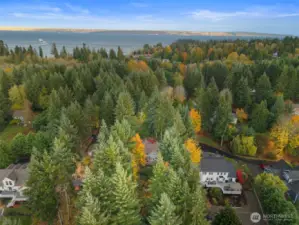 Just minutes to the Kingston ferries!