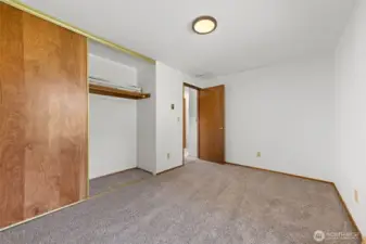 Different view of the guest bedroom