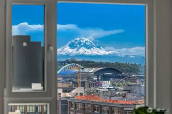 There she is - the Mountain is out! This view never gets old.