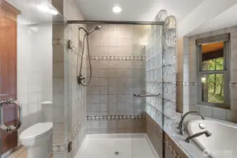 veryday routines feel elevated in this spa-like ensuite