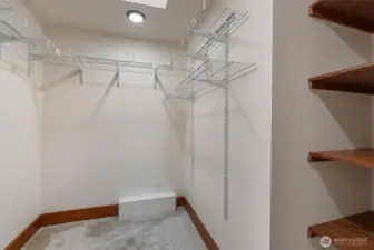 Plenty of space to keep your wardrobe organized and accessible