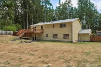 Large backyard. Fully fenced with a car gate.