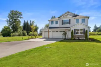Photographs are for illustrative purposes only. Features, finishes, interior/exterior colors, landscaping and floorplan shown may vary from actual homes built.
