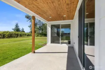 Photographs are for illustrative purposes only. Features, finishes, interior/exterior colors, landscaping and floorplan shown may vary from actual homes built.