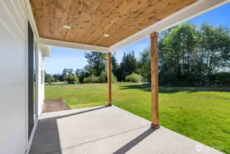 Photographs are for illustrative purposes only. Features, finishes, interior/exterior colors, landscaping and floorplan shown may vary from actual homes built.