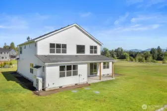 Photographs are for illustrative purposes only. Features, finishes, interior/exterior colors, landscaping and floorplan shown may vary from actual homes built.