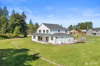 Photographs are for illustrative purposes only. Features, finishes, interior/exterior colors, landscaping and floorplan shown may vary from actual homes built.