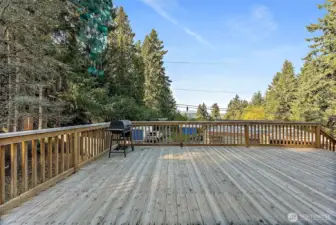 Enjoying beautiful Sunsets from your massive deck!