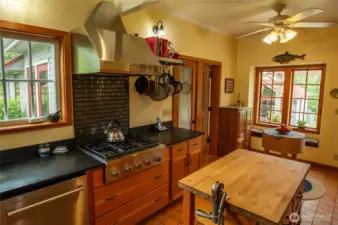 Main house floor 1 chef's kitchen