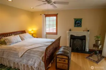 Main house floor 2 primary bedroom