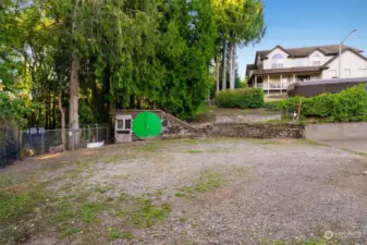 Turn around beyond driveway with garden shed