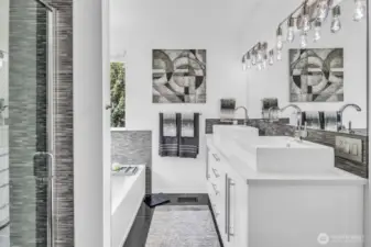 Primary 5-piece En Suite with double sinks