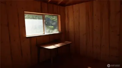 You can see the lake from this window.