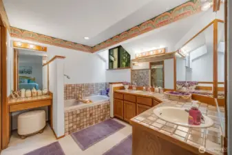 Primary 5 piece bathroom