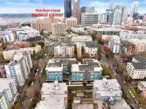 Your new home is in a vibrant neighborhood with diverse architecture and a convenient location. Harborview Hospital is just a few blocks away with the Columbia tower, downtown Seattle, and the waterfront just a little bit further. Want to visit the world-famous Pike Place Market? Both the Market and the adjoining Overlook Walk are just 1.5 miles away.