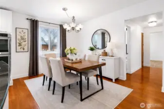 Virtually staged dining room