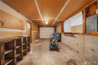 Deep 1 car garage