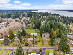 Just a few mins to downtown!