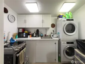 DADU has stackable washer & dryer, new convection range & stovetop & fridge.
