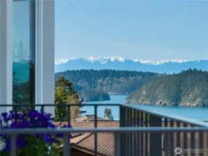 A beautiful waterview from each deck on this Skyline View property in Anacortes.  Anacortes is known as being the gateway to the San Juan islands and this view explains why.  Not only do you get a phenomenal water view you get an exquisite mountain view also.