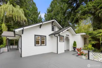 Expansive Deck connecting both entryways to driveway