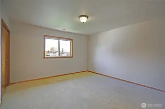 26127 - Upstairs bedroom #2