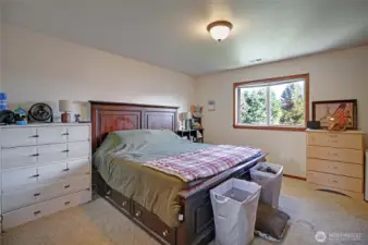 26123 - Upstairs primary bedroom